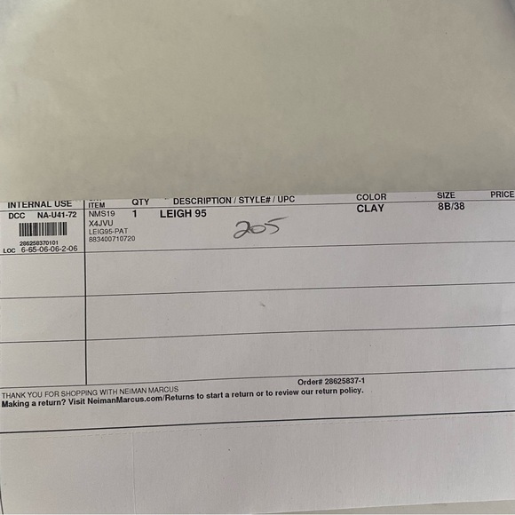 👠👠👠Stuart Weitzman gorgeous neutral colored patent pump! - Picture 5 of 5